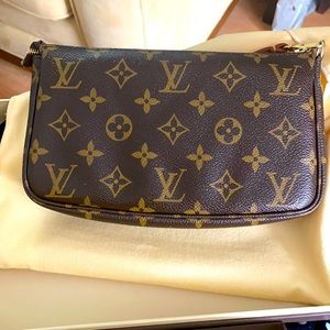 AUTHENTIC Louis Vuitton Pouchette Accesoires